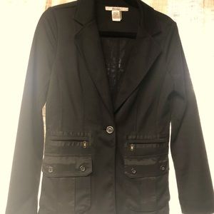 Classy, excellent for interviews, business casual attire, & fine dining date.